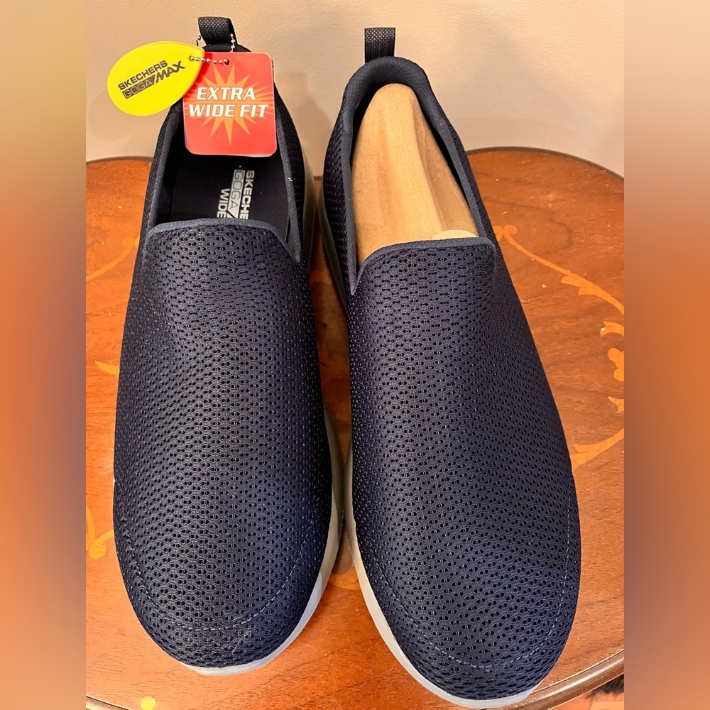NWT Skechers Navy Slip-On Mens 12.5 Wide Fit Super Comfy GOGA Max Walking Vacay - Picture 4 of 8